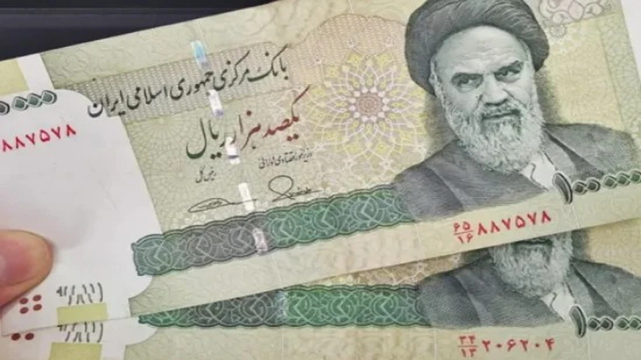 تراجع تاريخي.. التومان الإيراني يسجل مستويات قياسية جديدة مقابل الدولار الأمريكي ونقص السيولة